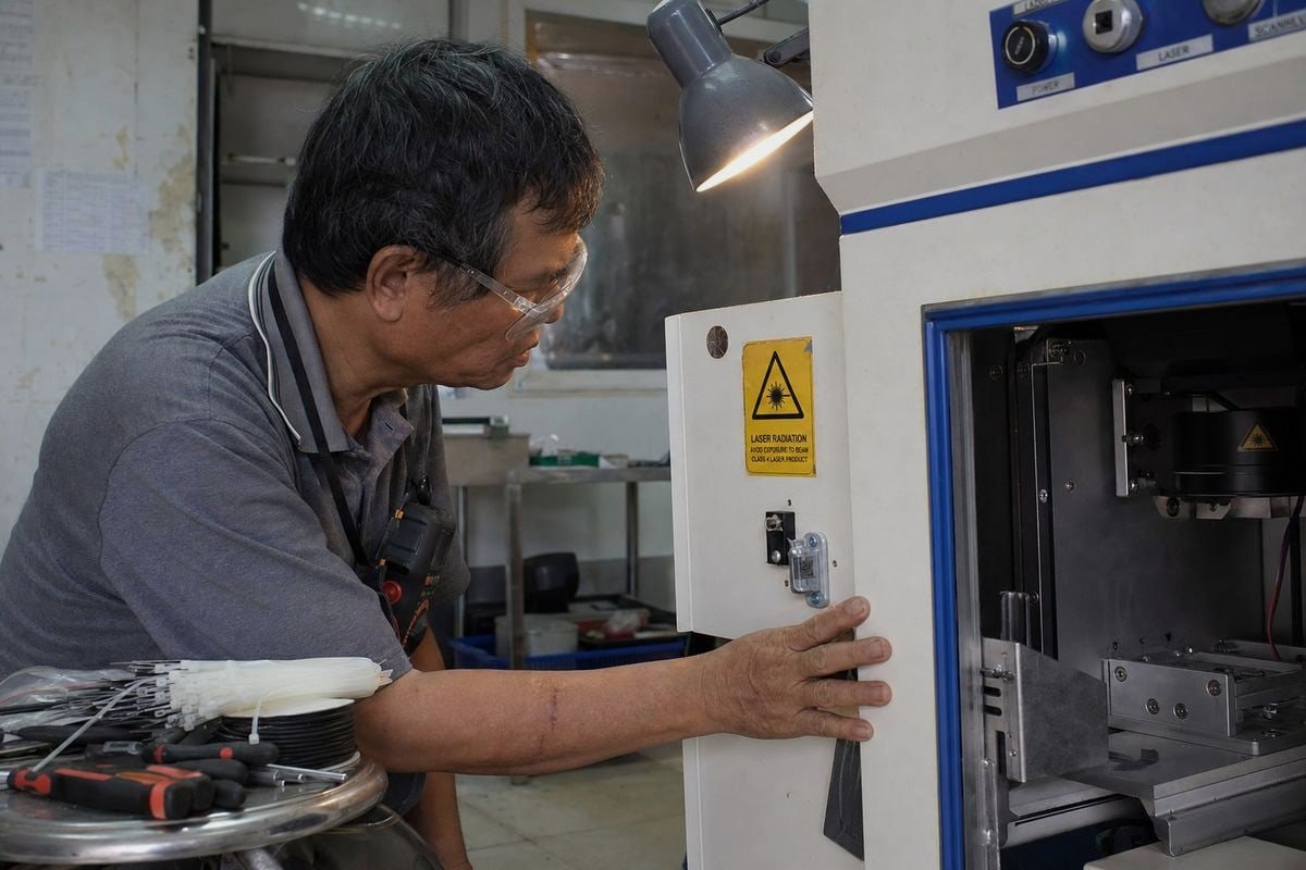 Actions to take if a laser marking machine fails to meet CE requirements (ID#5)